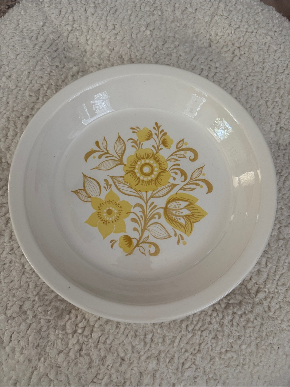 Royal China 10” Jubilee Pie Plate with a vintage yellow floral pattern
